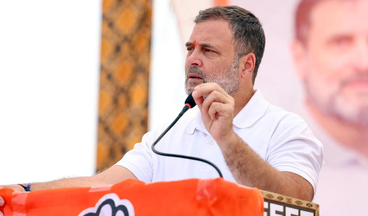 Raebareli News: सांसद राहुल गांधी पहुंचे अपने संसदीय क्षेत्र, कार्यकर्ताओं ने फूल-मालाओं से किया स्वागत