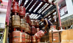 West Asia हालात सुधरे, Centre ने Commercial LPG की सभी पाबंदियां हटाईं